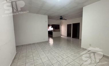 Casa - Fraccionamiento Bugambilias