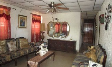 OPORTUNIDAD DE VIVIR EN LA CIUDAD CASA EN VENTA DE 305 m2