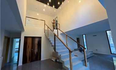 CASA EN VENTA y ALQUILER VILLAROBLES BRISAS 498