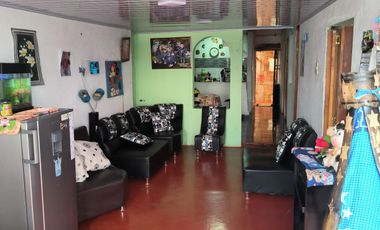 🏠 ¡Oportunidad! Amplia Casa Con 4 Habitaciones Y Patio Cubierto