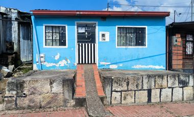 🏠 ¡Oportunidad! Amplia Casa Con 4 Habitaciones Y Patio Cubierto