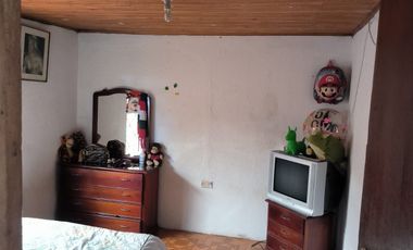 🏠 ¡Oportunidad! Amplia Casa Con 4 Habitaciones Y Patio Cubierto