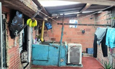 🏠 ¡Oportunidad! Amplia Casa Con 4 Habitaciones Y Patio Cubierto