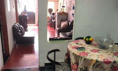 🏠 ¡Oportunidad! Amplia Casa Con 4 Habitaciones Y Patio Cubierto