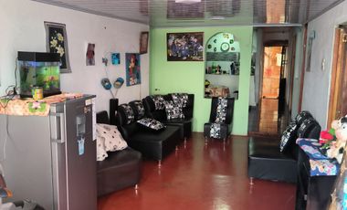 🏠 ¡Oportunidad! Amplia Casa Con 4 Habitaciones Y Patio Cubierto