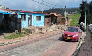 🏠 ¡Oportunidad! Amplia Casa Con 4 Habitaciones Y Patio Cubierto