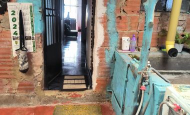 🏠 ¡Oportunidad! Amplia Casa Con 4 Habitaciones Y Patio Cubierto