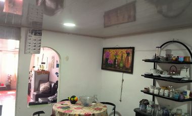 🏠 ¡Oportunidad! Amplia Casa Con 4 Habitaciones Y Patio Cubierto