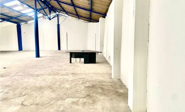 Venta de Nave Industrial, Comercial o Logítica en Cuenca 2510m²