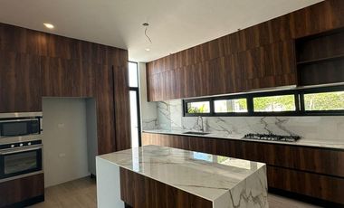 OLIVIA || EXCELENTE RESIDENCIA EN VENTA O RENTA DE GRAN TAMAÑO MUY BIEN UBICADA AL NORTE DE LA CIUDAD DE MERIDA EN CONKAL, EN PRIVADA EXCLUSIVA