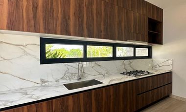 OLIVIA || EXCELENTE RESIDENCIA EN VENTA O RENTA DE GRAN TAMAÑO MUY BIEN UBICADA AL NORTE DE LA CIUDAD DE MERIDA EN CONKAL, EN PRIVADA EXCLUSIVA