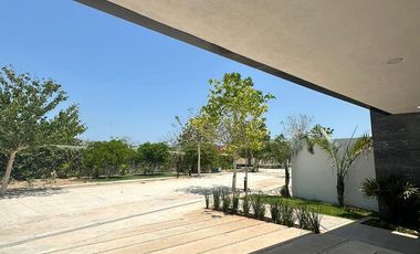 OLIVIA || EXCELENTE RESIDENCIA EN VENTA O RENTA DE GRAN TAMAÑO MUY BIEN UBICADA AL NORTE DE LA CIUDAD DE MERIDA EN CONKAL, EN PRIVADA EXCLUSIVA