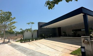 OLIVIA || EXCELENTE RESIDENCIA EN VENTA O RENTA DE GRAN TAMAÑO MUY BIEN UBICADA AL NORTE DE LA CIUDAD DE MERIDA EN CONKAL, EN PRIVADA EXCLUSIVA