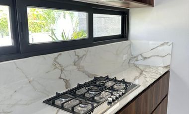 OLIVIA || EXCELENTE RESIDENCIA EN VENTA O RENTA DE GRAN TAMAÑO MUY BIEN UBICADA AL NORTE DE LA CIUDAD DE MERIDA EN CONKAL, EN PRIVADA EXCLUSIVA