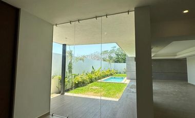 OLIVIA || EXCELENTE RESIDENCIA EN VENTA O RENTA DE GRAN TAMAÑO MUY BIEN UBICADA AL NORTE DE LA CIUDAD DE MERIDA EN CONKAL, EN PRIVADA EXCLUSIVA