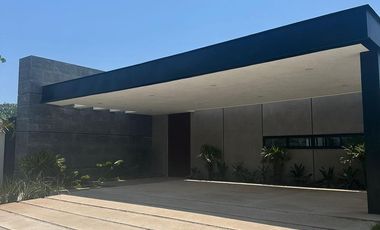 OLIVIA || EXCELENTE RESIDENCIA EN VENTA O RENTA DE GRAN TAMAÑO MUY BIEN UBICADA AL NORTE DE LA CIUDAD DE MERIDA EN CONKAL, EN PRIVADA EXCLUSIVA