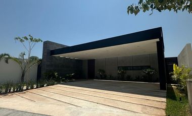 OLIVIA || EXCELENTE RESIDENCIA EN VENTA O RENTA DE GRAN TAMAÑO MUY BIEN UBICADA AL NORTE DE LA CIUDAD DE MERIDA EN CONKAL, EN PRIVADA EXCLUSIVA