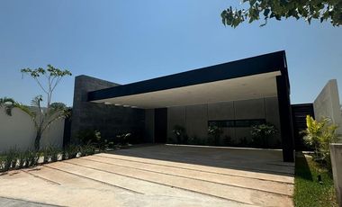 OLIVIA || EXCELENTE RESIDENCIA EN VENTA O RENTA DE GRAN TAMAÑO MUY BIEN UBICADA AL NORTE DE LA CIUDAD DE MERIDA EN CONKAL, EN PRIVADA EXCLUSIVA