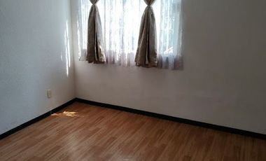 Casa en renta en Rinconada del Valle, 2 rec.  cerca del  P. Industrial Toluca 2000 y Lerma