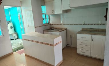 Casa en renta en Rinconada del Valle, 2 rec.  cerca del  P. Industrial Toluca 2000 y Lerma