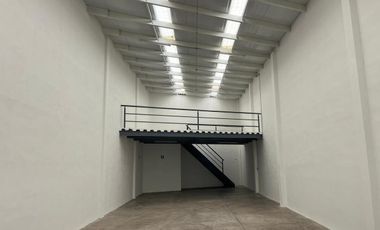 Predio en Venta con Bodegas Comerciales