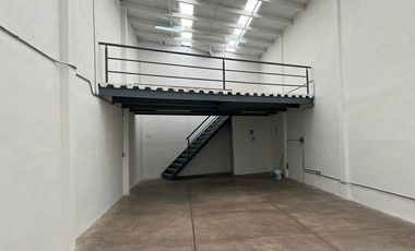 Predio en Venta con Bodegas Comerciales