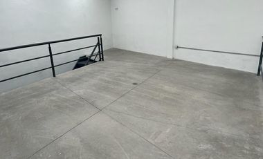 Predio en Venta con Bodegas Comerciales