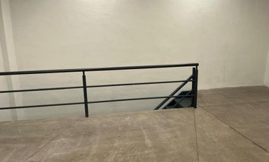 Predio en Venta con Bodegas Comerciales