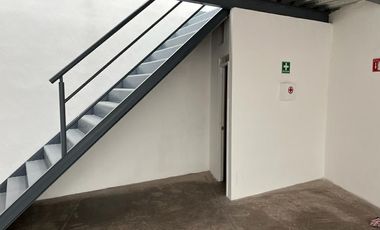 Predio en Venta con Bodegas Comerciales