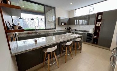 Venta de Casa en Querétaro, Altozano el Nuevo Querétaro, Moderna, Club Deportivo