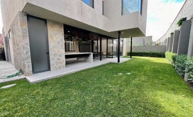 Venta de Casa en Querétaro, Altozano el Nuevo Querétaro, Moderna, Club Deportivo