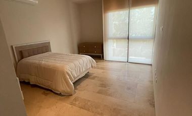Renta Residencial con paneles solares Yucatán Country Club Mérida. Yucatan