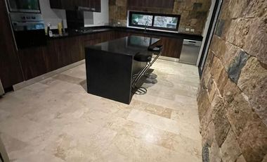 Renta Residencial con paneles solares Yucatán Country Club Mérida. Yucatan