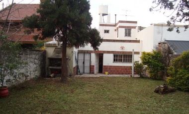 San Martin Ctro: Casa 2 Plantas lote 8,66 x 45 c/ Parque Jardin de 8,66 x 20 libre.