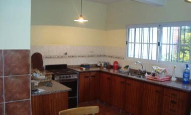 San Martin Ctro: Casa 2 Plantas lote 8,66 x 45 c/ Parque Jardin de 8,66 x 20 libre.