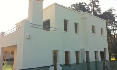 EXC CASA A EST 4 AMB BARRIO LAS ORQUIDEAS 195MD OPORTUNIDAD!