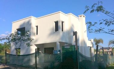 EXC CASA A EST 4 AMB BARRIO LAS ORQUIDEAS 195MD OPORTUNIDAD!