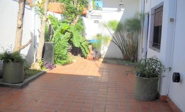 CASA 5 AMB LOTE 7,50 X 50 m2 CON COCHERA, PISCINA Y QUINCHO.