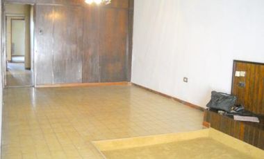 CASA 5 AMB LOTE 7,50 X 50 m2 CON COCHERA, PISCINA Y QUINCHO.