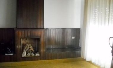 CASA 5 AMB LOTE 7,50 X 50 m2 CON COCHERA, PISCINA Y QUINCHO.