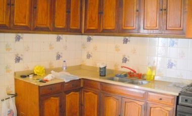 CASA 5 AMB LOTE 7,50 X 50 m2 CON COCHERA, PISCINA Y QUINCHO.
