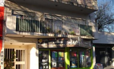 dos locales juntos o separados en av. maipu al 4000