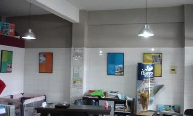 dos locales juntos o separados en av. maipu al 4000