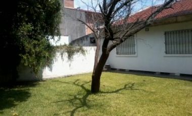 Castelar 4 Amb. Muy Bien Inst.-Cochera 2 AUTOS FDO. $ 7000