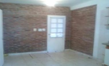 Castelar 4 Amb. Muy Bien Inst.-Cochera 2 AUTOS FDO. $ 7000