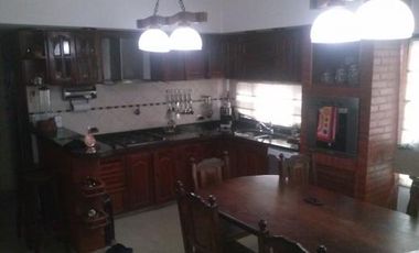 Chalet cercano a avenida