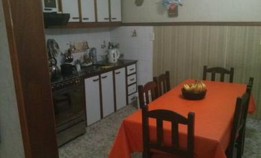 Chalet cercano a avenida