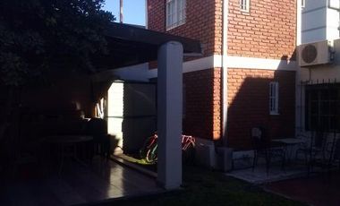 Chalet cercano a avenida