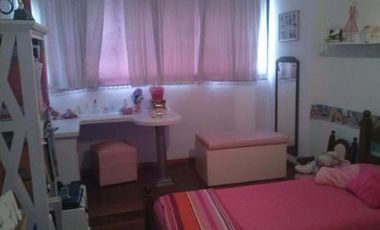 Chalet cercano a avenida