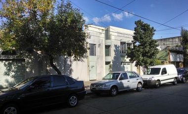Casa 3 Dorm. c/ Quincho y Garage -Moreno 2800-
